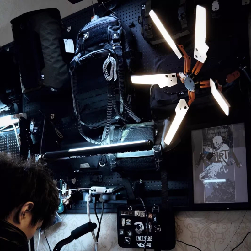 مصباح LED للتحكم عن بعد على شك - مراجعة Home Cinema Lighting وسعره